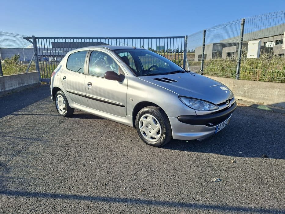 Peugeot  1.1 AC Carregado E Cadafais