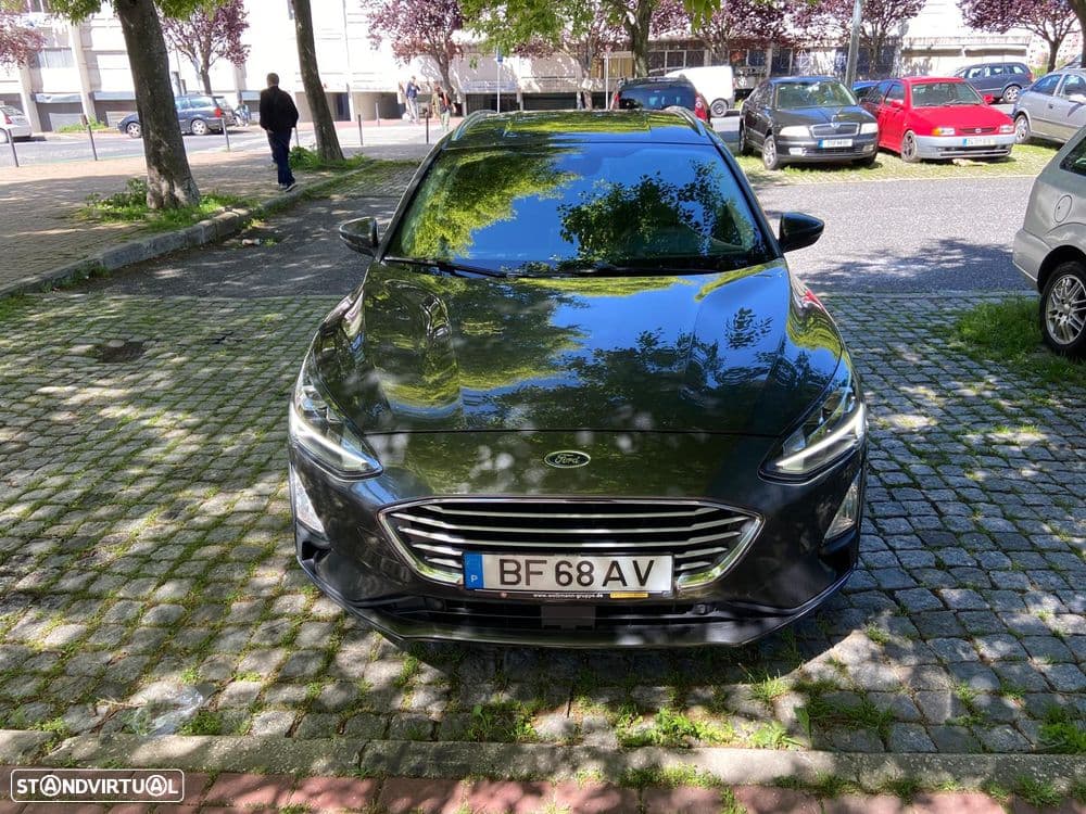 Ford de final de janeiro de 2020. bem equipada, com bancos dianteiros aquecidos e volante aquecido.